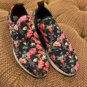 Steve Madden sneaker with flower pattern